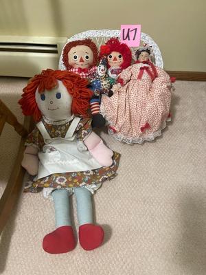 U7-Dolls and wicker bench