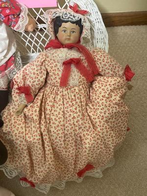 U7-Dolls and wicker bench