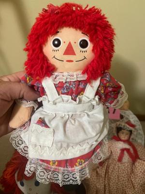 U7-Dolls and wicker bench