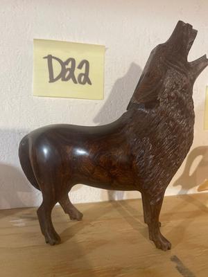 D22-Wolf Carving