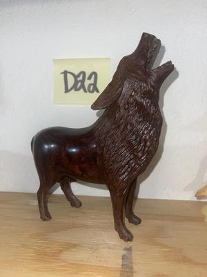 D22-Wolf Carving