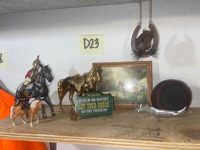D23-Horse decor and wind up metal horse