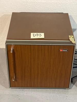 D33-mini refrigerator