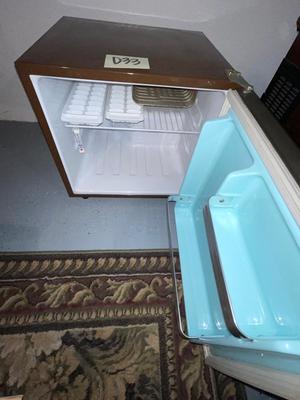 D33-mini refrigerator