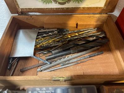 D67-Bits, hobby, knives, oil stone, etc.
