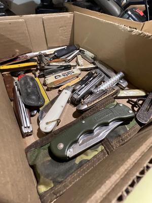 D107-knife collection lot