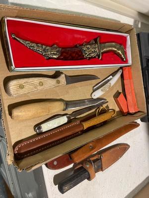 D110-Knife collection lot