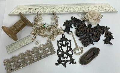 Miscellaneous decorative pieces, wood and medals