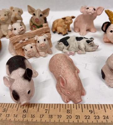 Pig figurines - pink piggies, black & white pigs Lot of 11 figurines Sandicast and others