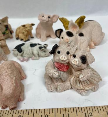 Pig figurines - pink piggies, black & white pigs Lot of 11 figurines Sandicast and others