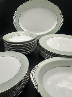 NORITAKE China - Greencourt (25) Piece Set