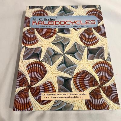 Three Dimensional Models & Pop Up Books (D-MK)
