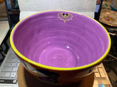 Vintage Disney Original Halloween Bowl in VG Preowned Condition.