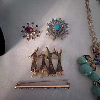 Gold and Turquoise Colored Jewelry (ST-BB)