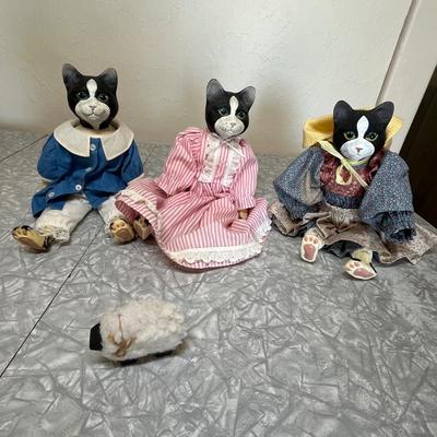 Lot of 3 Cat doll figures