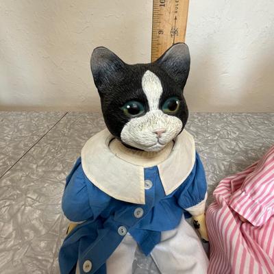 Lot of 3 Cat doll figures