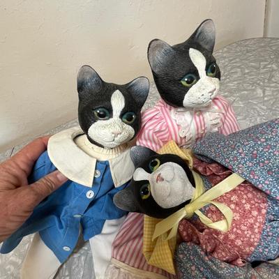 Lot of 3 Cat doll figures