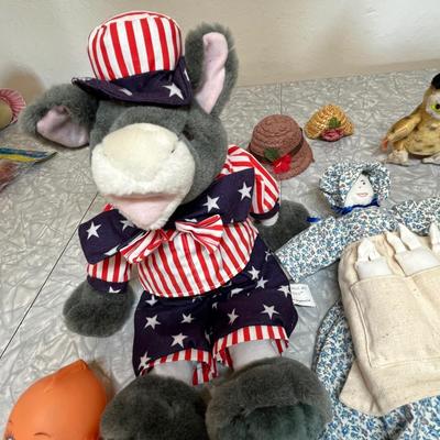 Lot of plush items