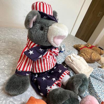 Lot of plush items