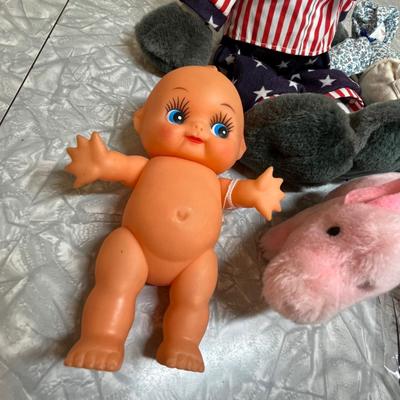 Lot of plush items