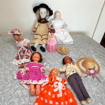 Lot of dolls