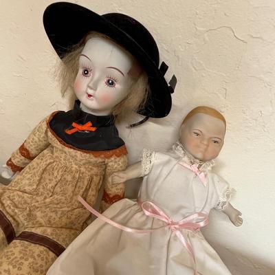 Lot of dolls