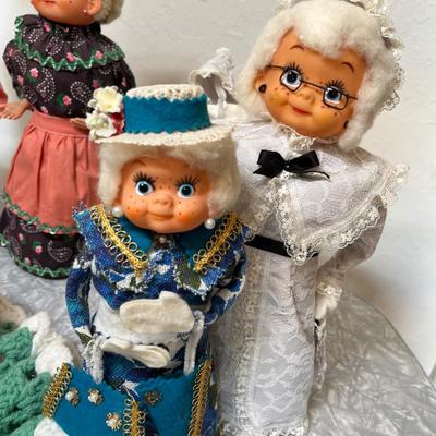 Country doll lot