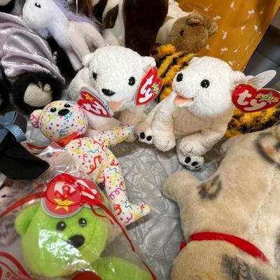 Big lot of stuffed animals