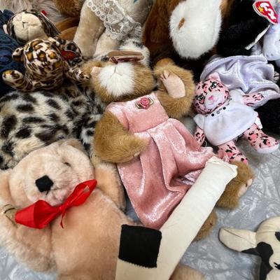 Big lot of stuffed animals