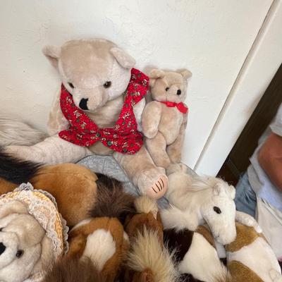 Big lot of stuffed animals