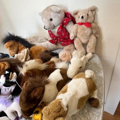 Big lot of stuffed animals