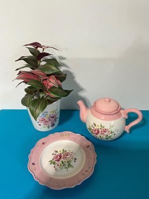 Rose Teapot, plate, and vase set