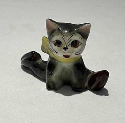 Vintage Ceramic Cat with scarf