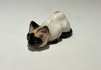 Vintage Ceramic Cat crouched down