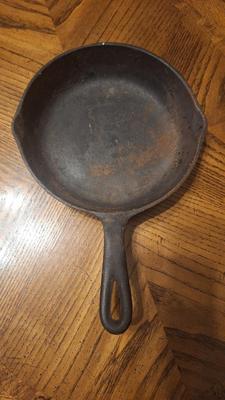 8 inch cast iron skillet w/ heat ring.