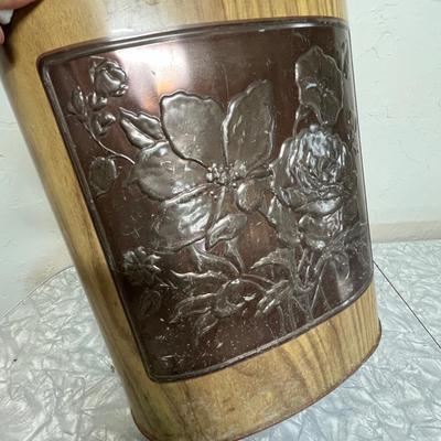 Vintage trash can & scale