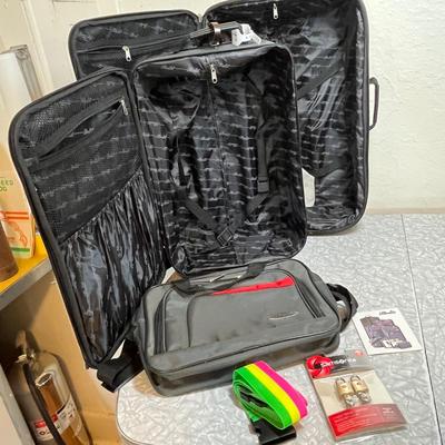 Luggage set