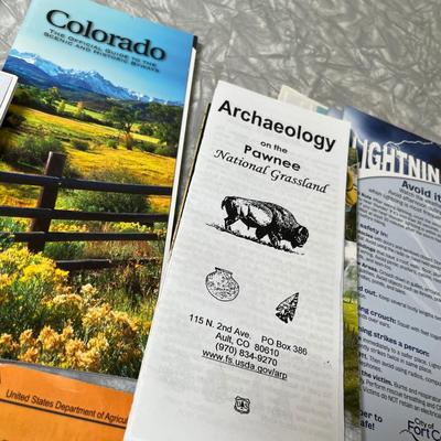 Maps & brochures