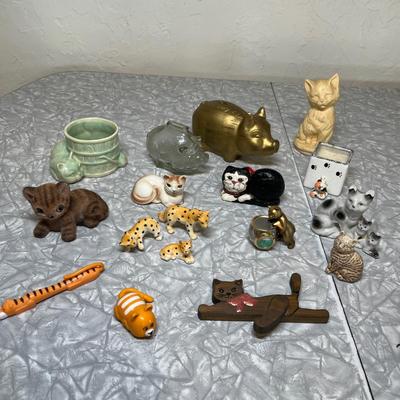Cat & Pig figures