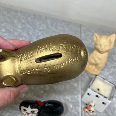 Cat & Pig figures