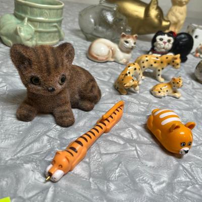 Cat & Pig figures