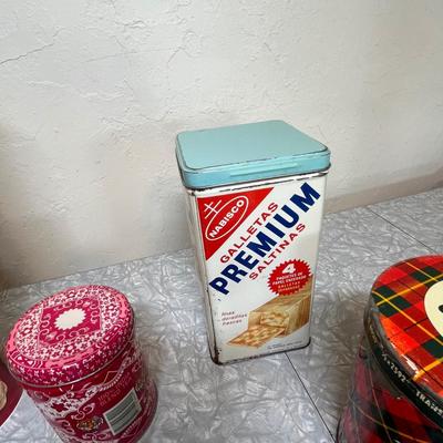 Lot of tins
