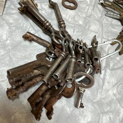 Tin of keys