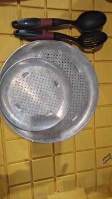 Pizza pans and spoons