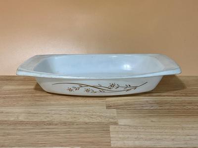PYREX Golden Honey Suckle Dish1 1/2