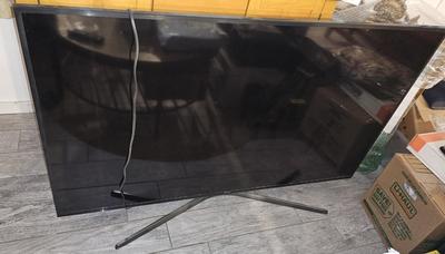 Lot 2: Samsung 60" Smart UHD TV