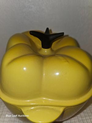 Lot 11: Le Creuset Pepper Dutch Oven - Cast Iron