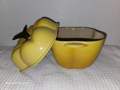 Lot 11: Le Creuset Pepper Dutch Oven - Cast Iron