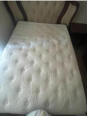 Lot 14: Queen Bed