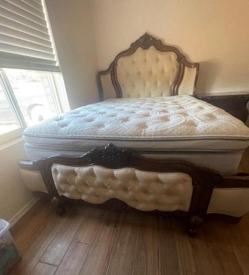Lot 14: Queen Bed